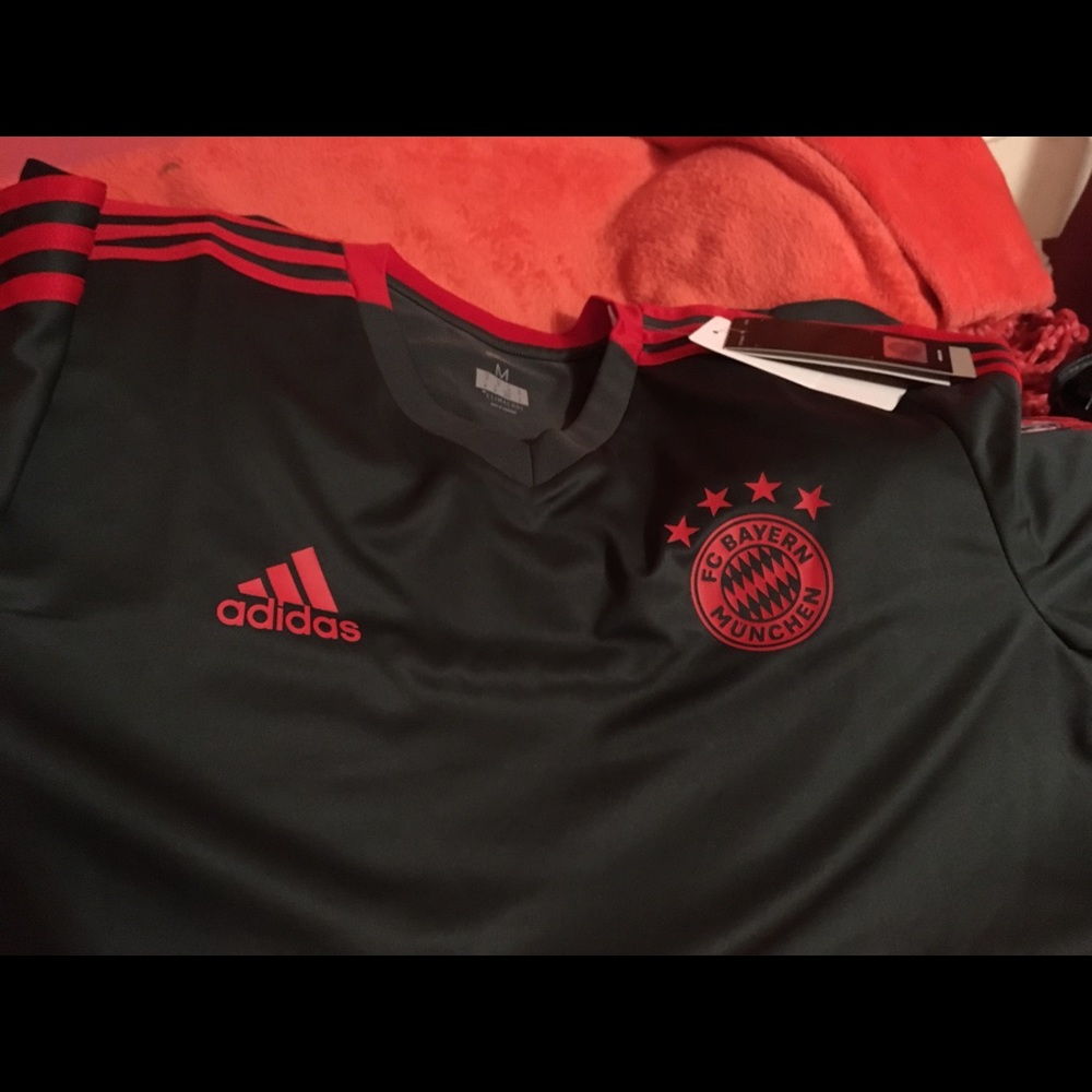 Bayern Munich soccer warm up shirt